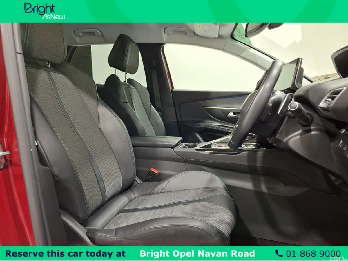 Peugeot 3008 MPV, Petrol, 2022, Red