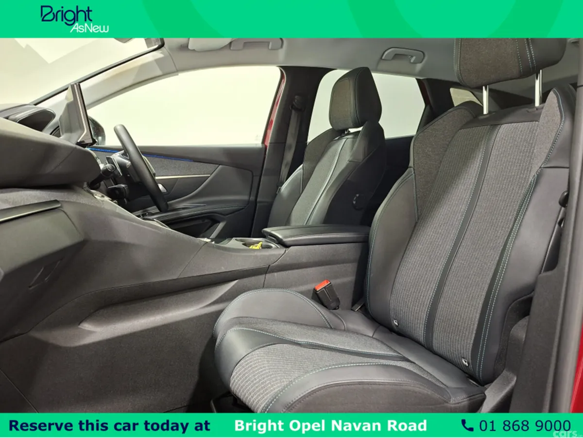 Peugeot 3008 MPV, Petrol, 2022, Red