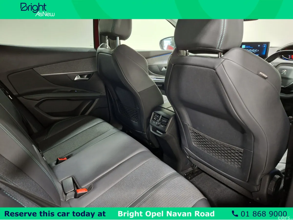 Peugeot 3008 MPV, Petrol, 2022, Red