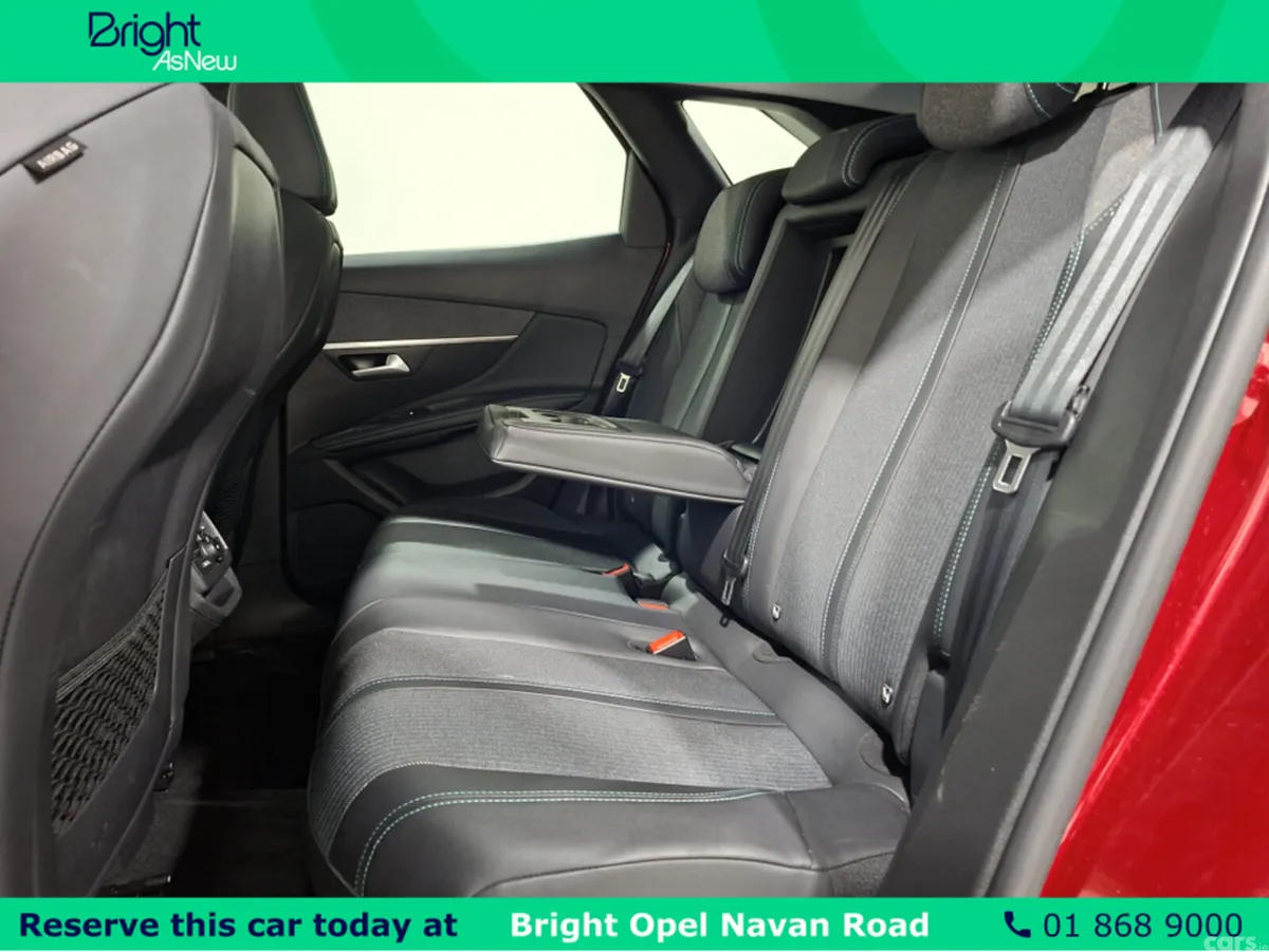 Peugeot 3008 MPV, Petrol, 2022, Red