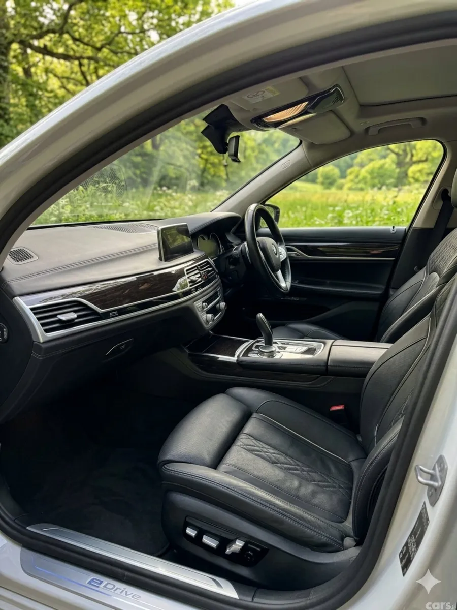 BMW 7-Series Saloon, Petrol Plug-in Hybrid, 2017, White