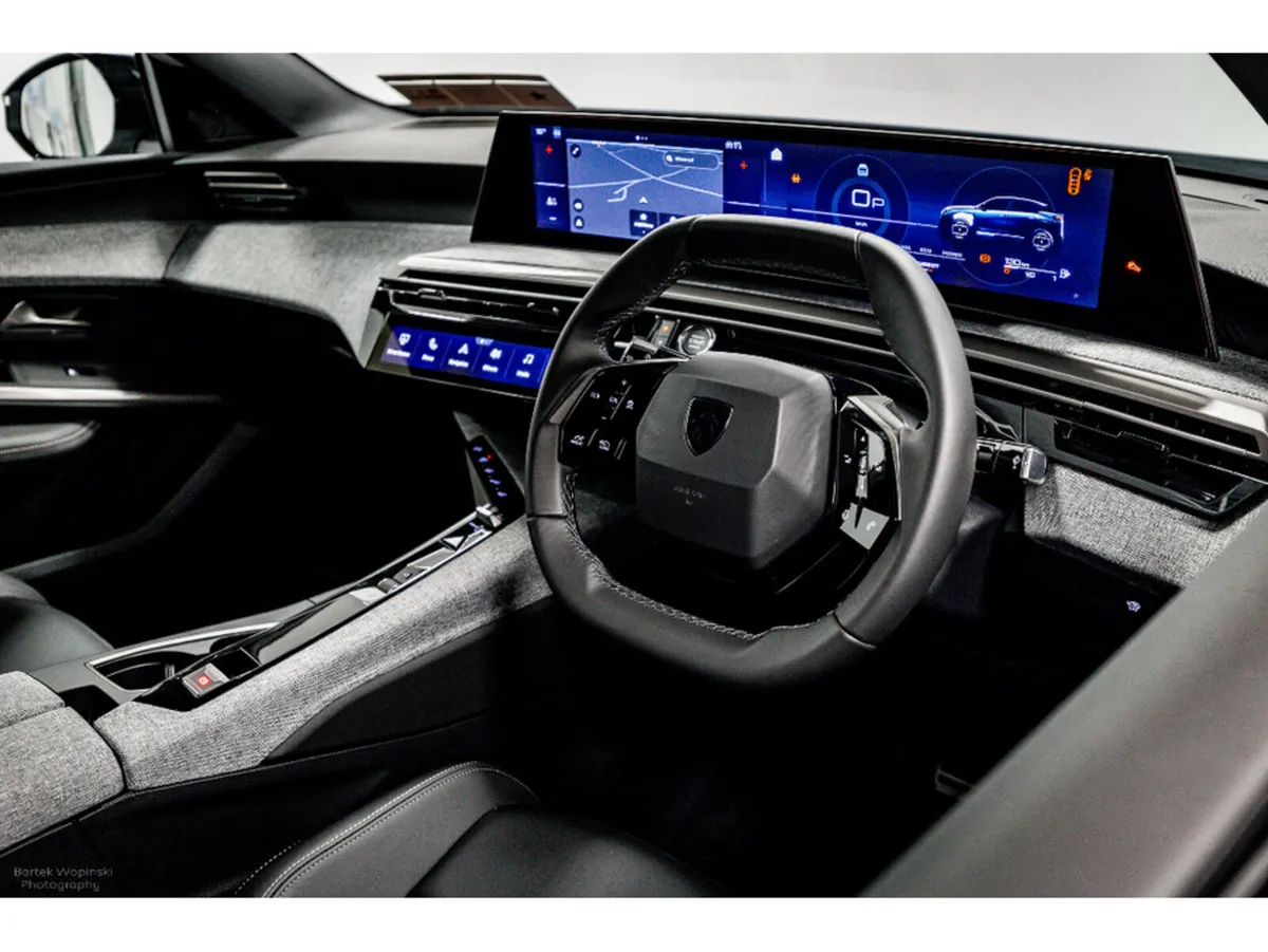 Peugeot 3008 SUV, Petrol Hybrid, 2025, White