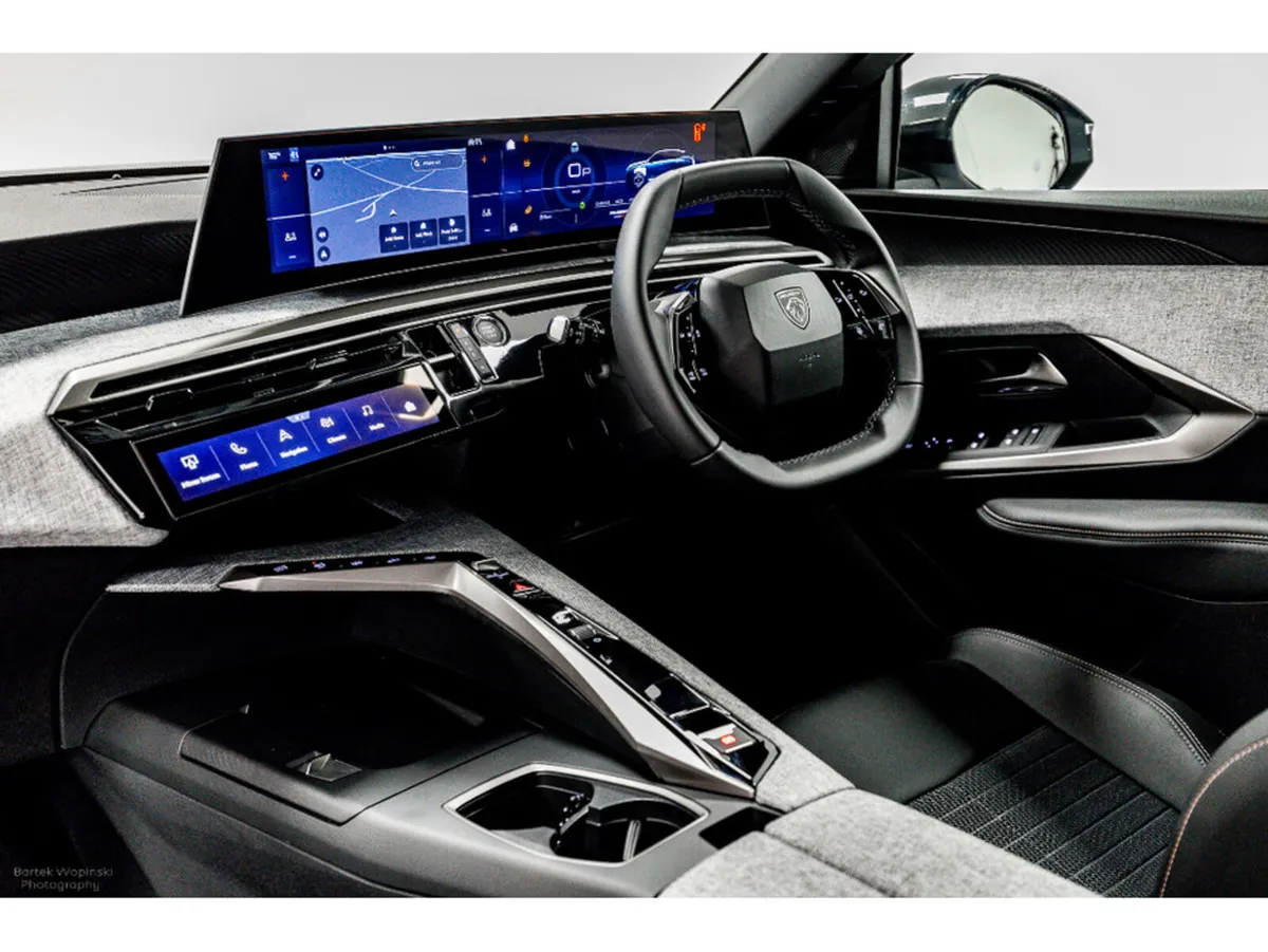Peugeot 3008 SUV, Petrol Hybrid, 2025, White