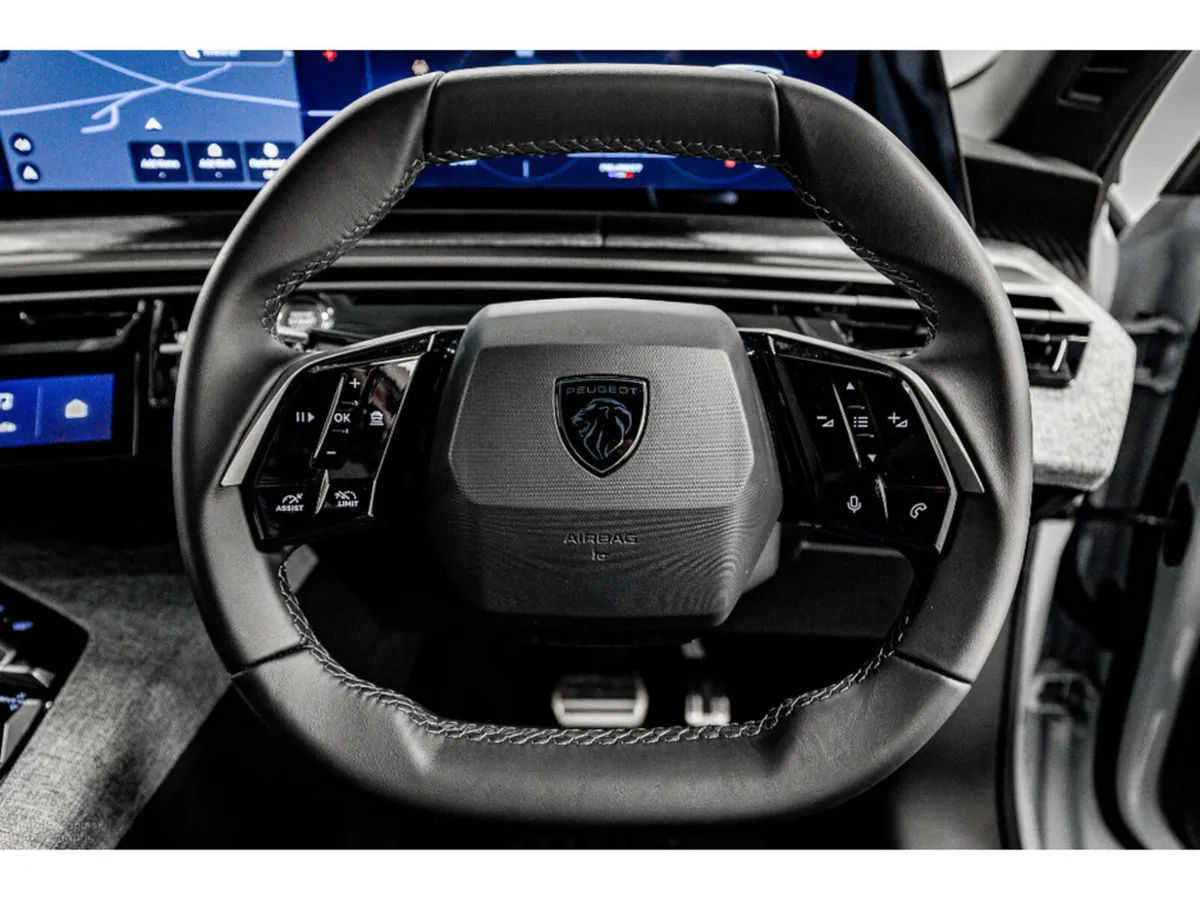 Peugeot 3008 SUV, Petrol Hybrid, 2025, White