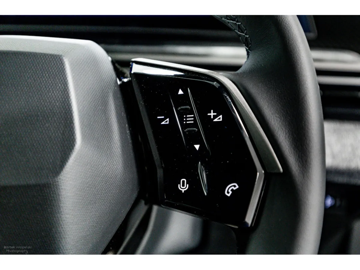 Peugeot 3008 SUV, Petrol Hybrid, 2025, White