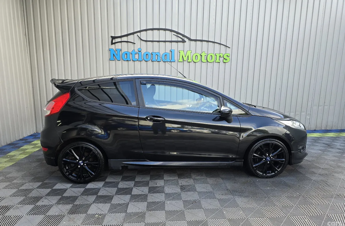 Ford Fiesta Hatchback, Petrol, 2015, Black