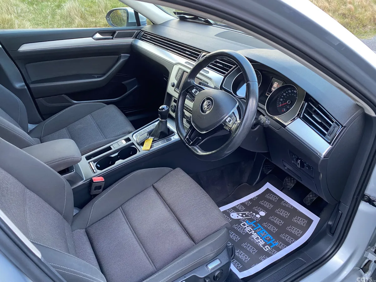 Volkswagen Passat Saloon, Diesel, 2015, Silver
