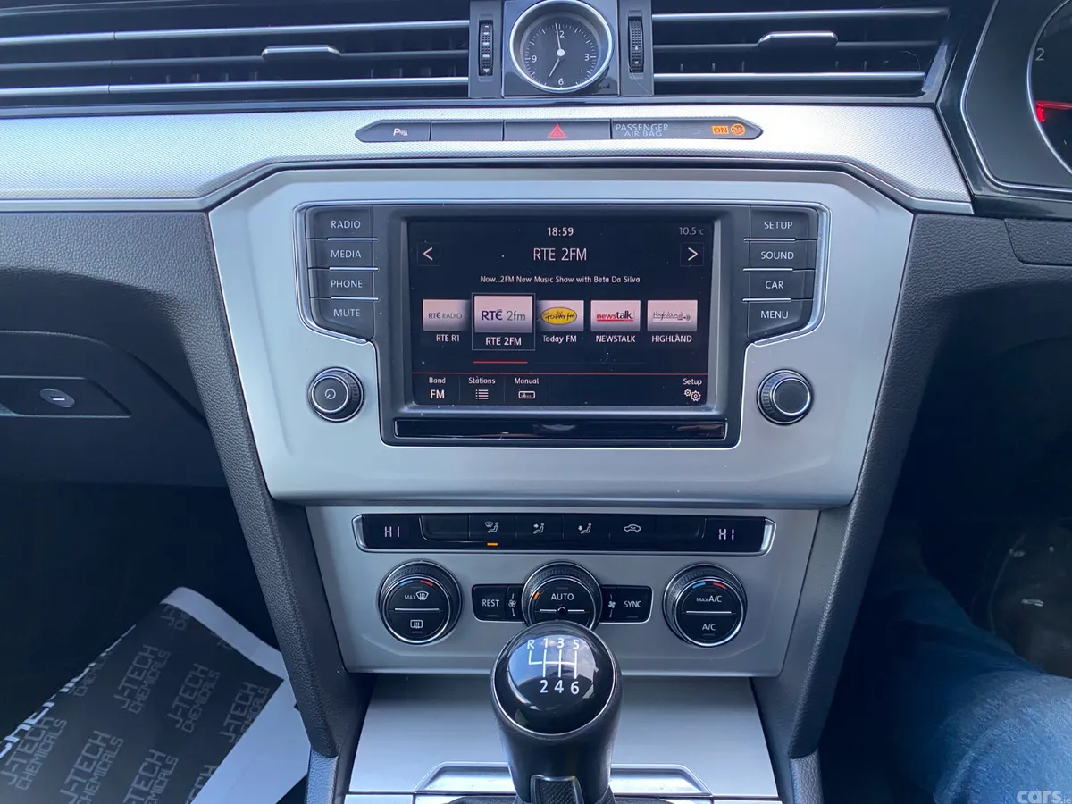 Volkswagen Passat Saloon, Diesel, 2015, Silver
