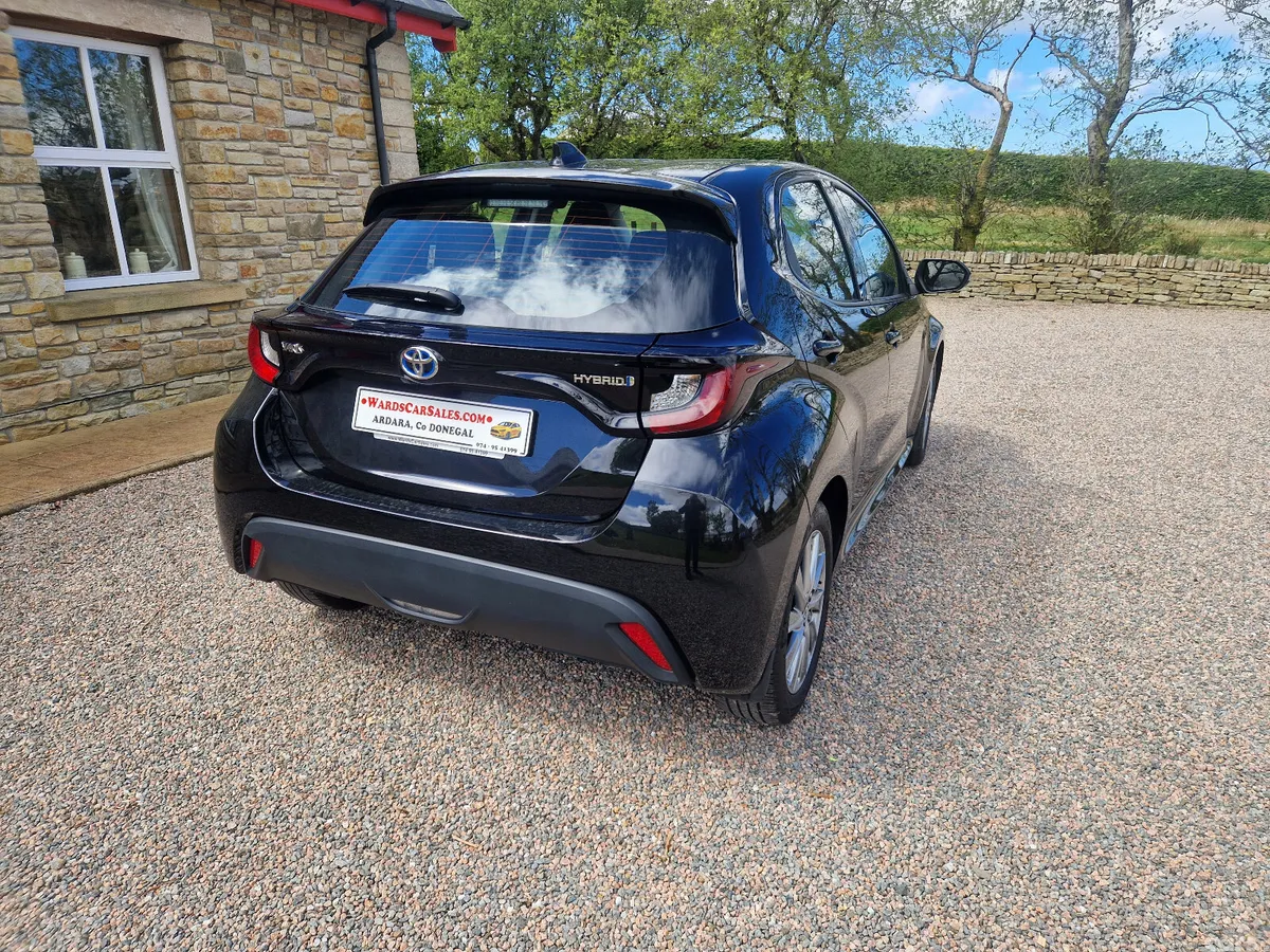 Toyota Yaris Hatchback, Petrol Hybrid, 2024, Black
