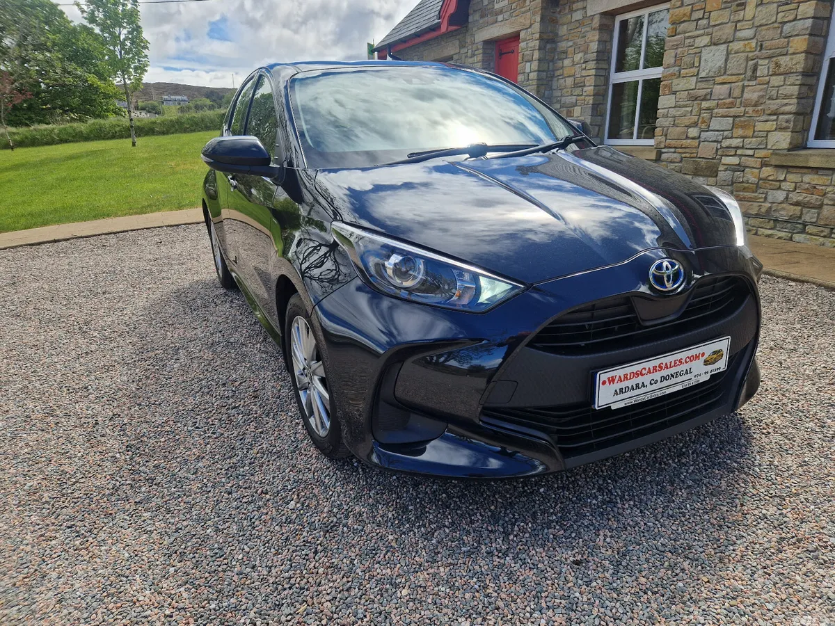 Toyota Yaris Hatchback, Petrol Hybrid, 2024, Black