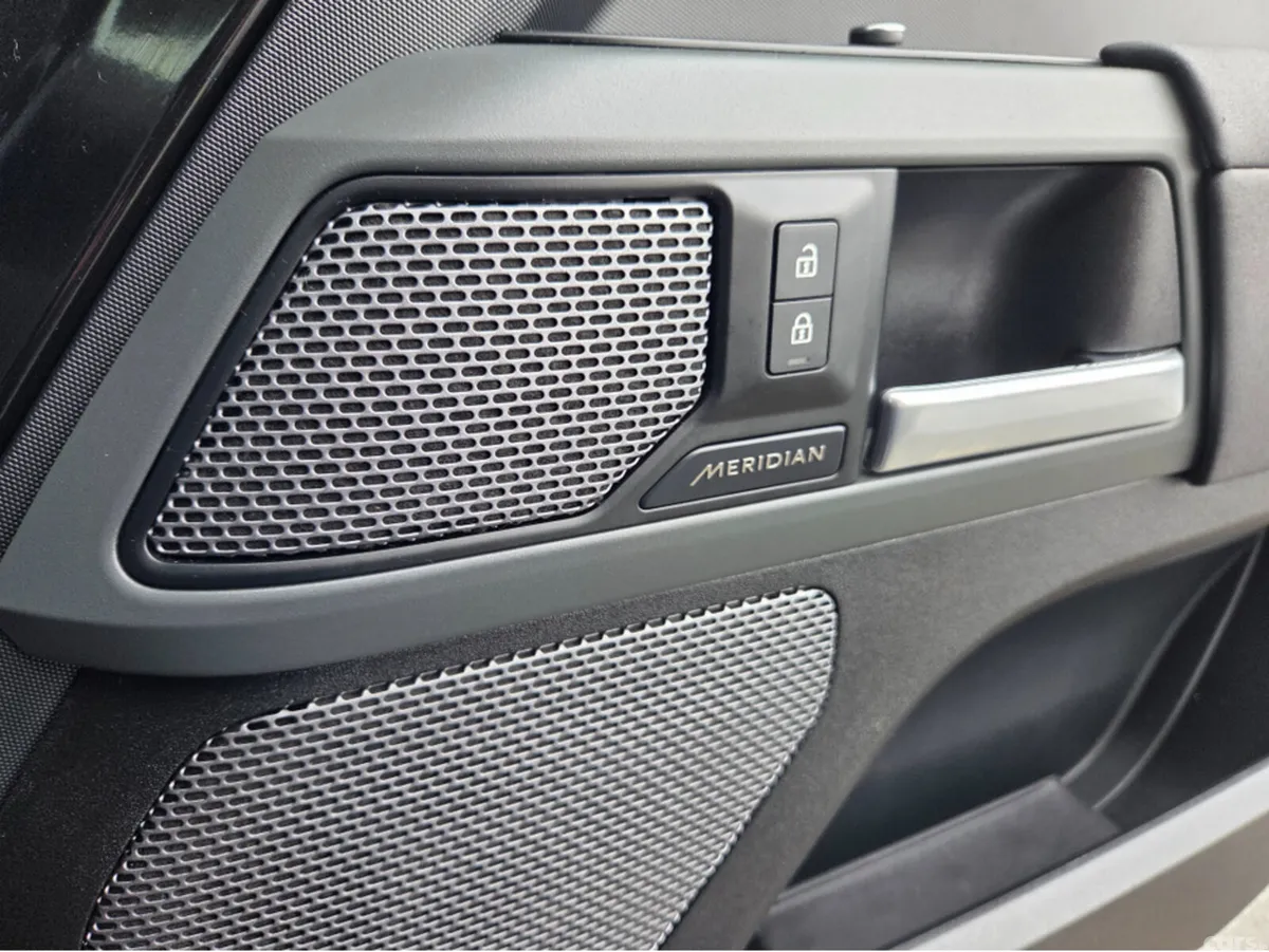 Land Rover Defender Estate, Petrol Plug-in Hybrid, 2022, Black