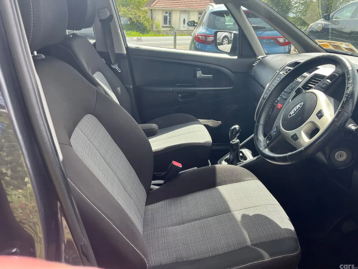 Kia Venga MPV, Diesel, 2012, Silver