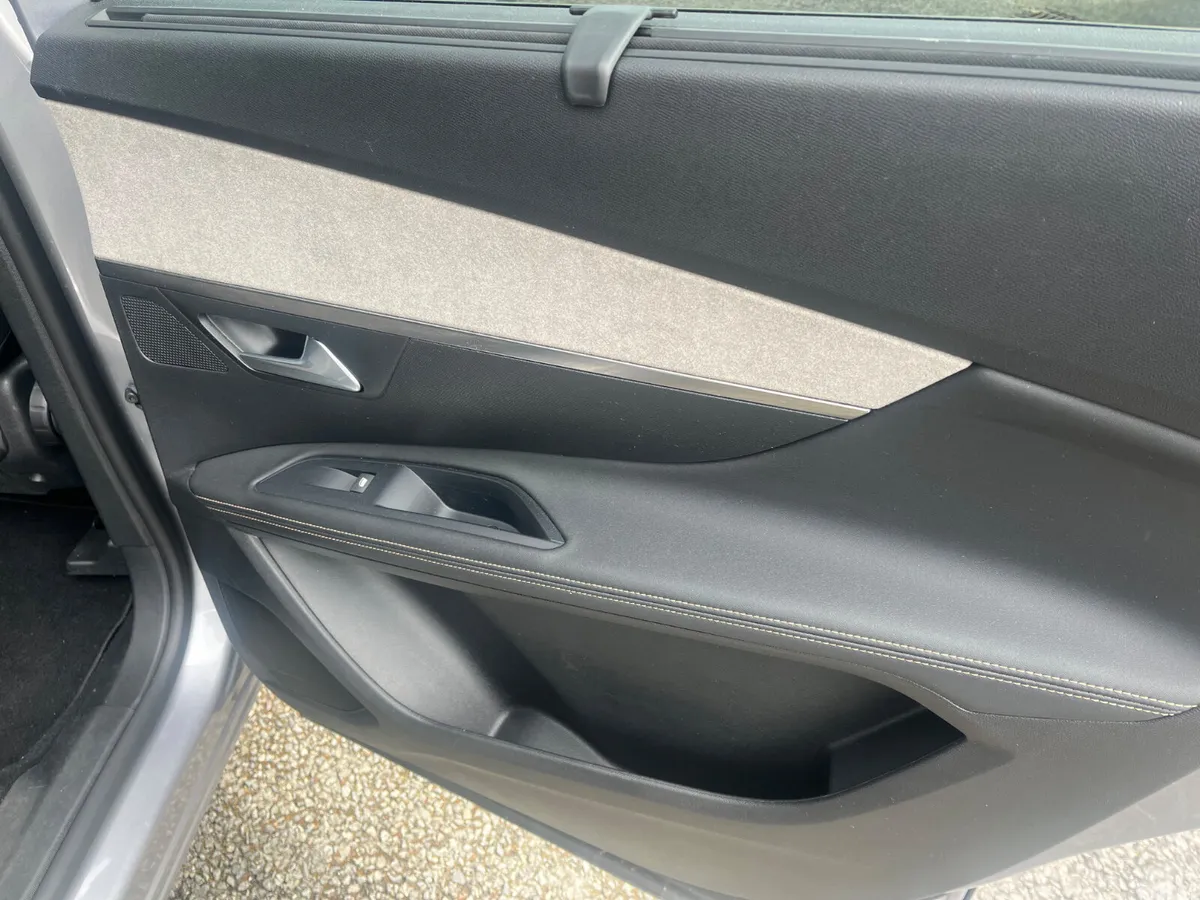 Peugeot 5008 MPV, Diesel, 2025, Grey