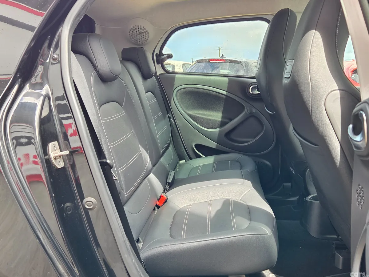 Smart Forfour Hatchback, Petrol, 2016, White