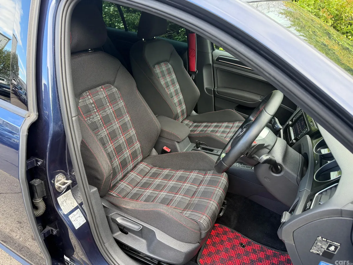 Volkswagen Golf Hatchback, Petrol, 2014, Blue