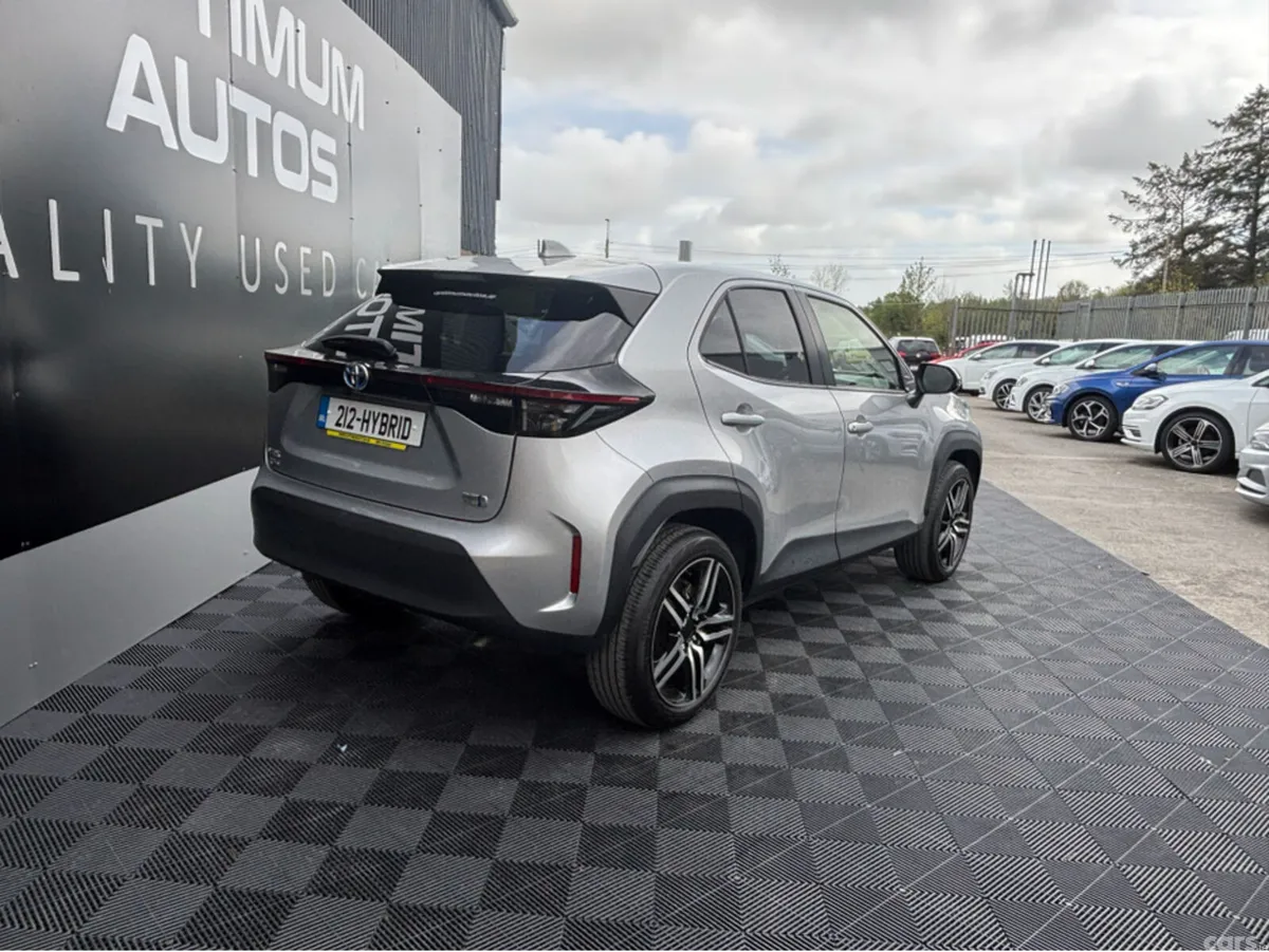 Toyota Yaris Cross Hatchback, Petrol Hybrid, 2021, Silver