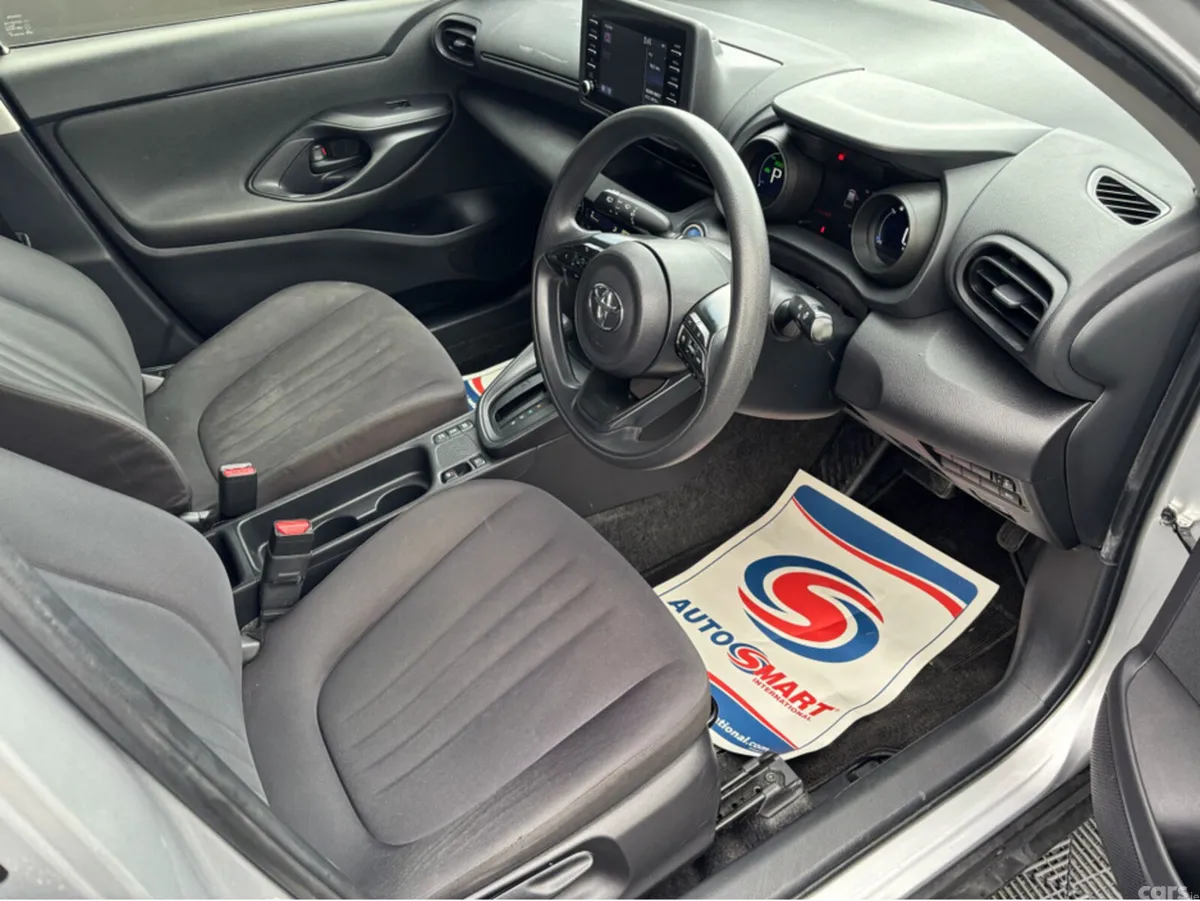 Toyota Yaris Cross Hatchback, Petrol Hybrid, 2021, Silver