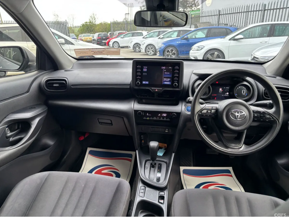 Toyota Yaris Cross Hatchback, Petrol Hybrid, 2021, Silver