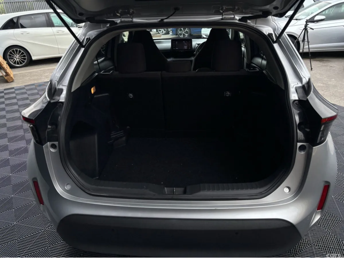 Toyota Yaris Cross Hatchback, Petrol Hybrid, 2021, Silver