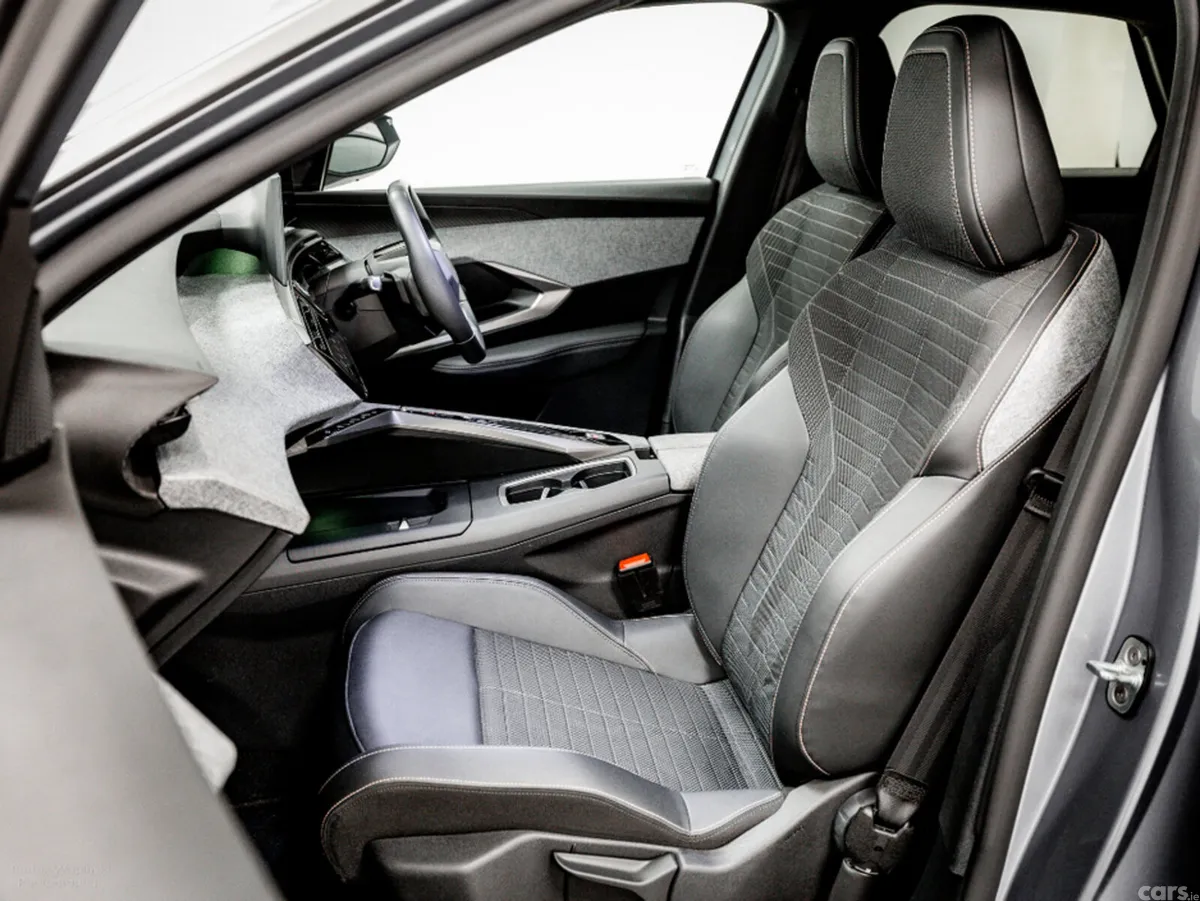 Peugeot 3008 SUV, Petrol Hybrid, 2024, Grey
