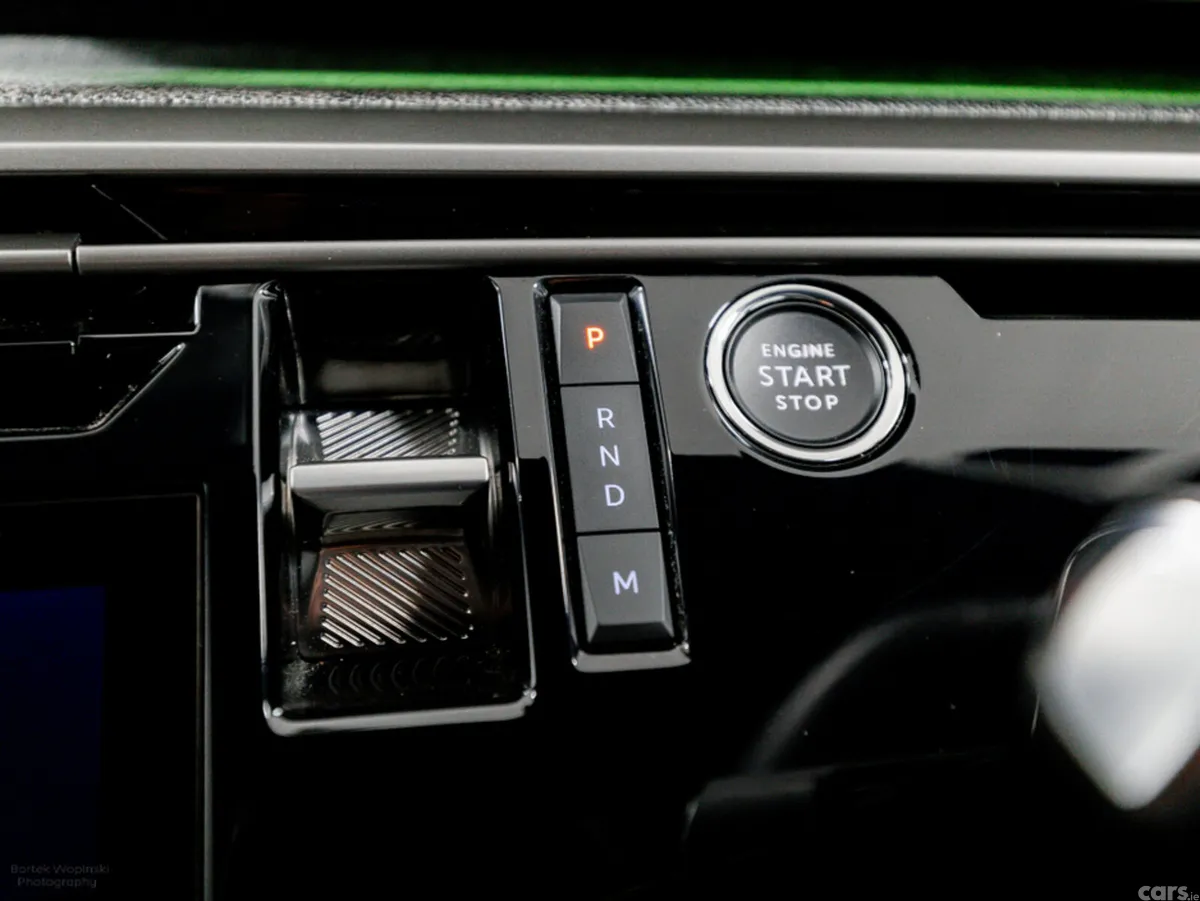 Peugeot 3008 SUV, Petrol Hybrid, 2024, Grey