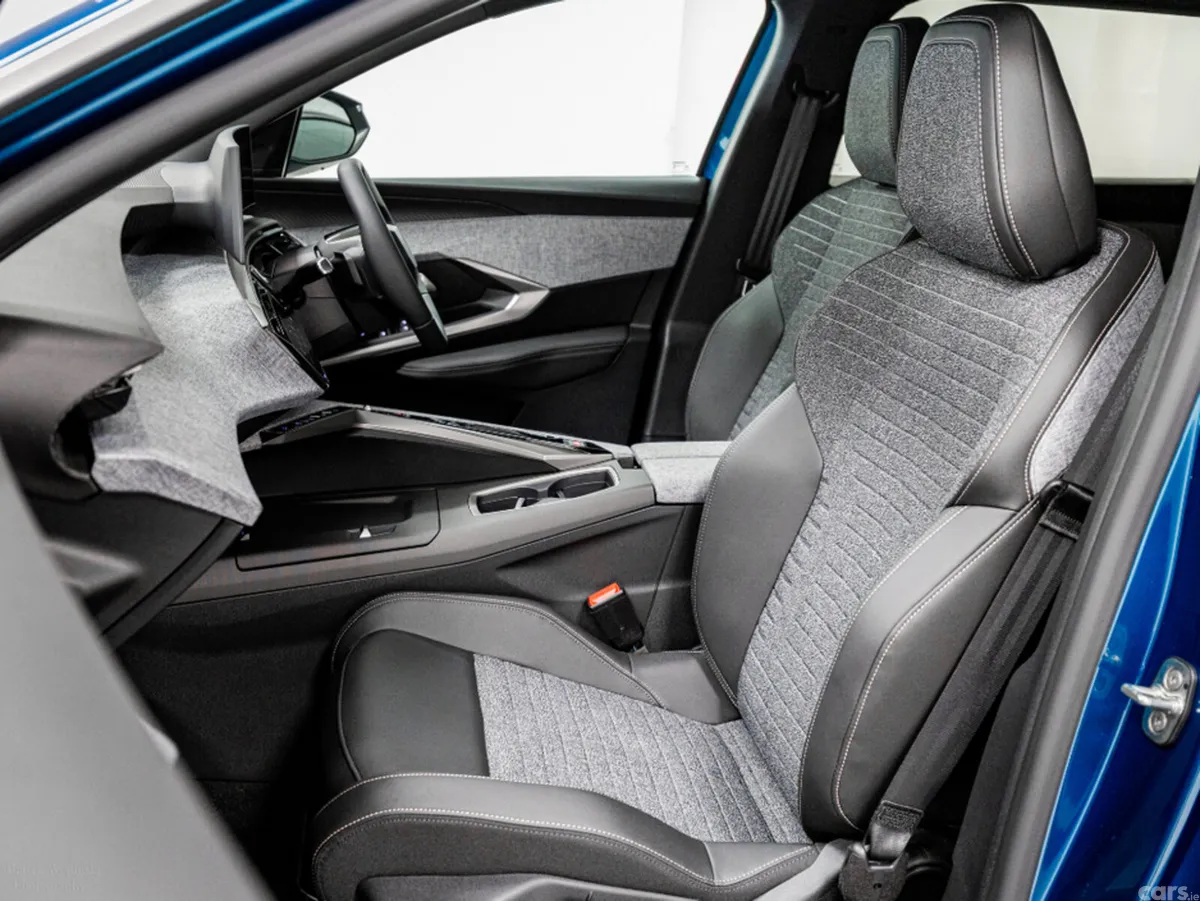Peugeot 5008 SUV, Electric, 2026, Blue