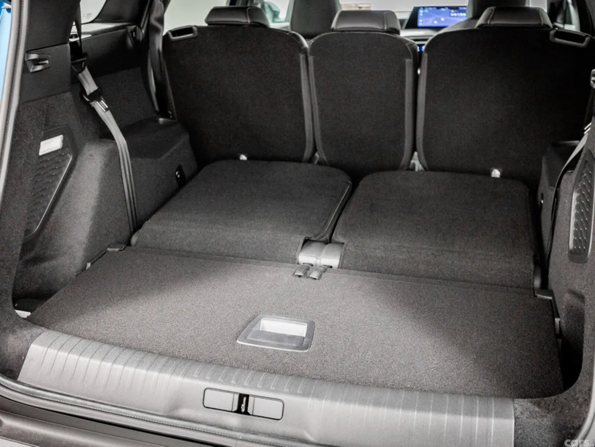 Peugeot 5008 SUV, Electric, 2026, Blue