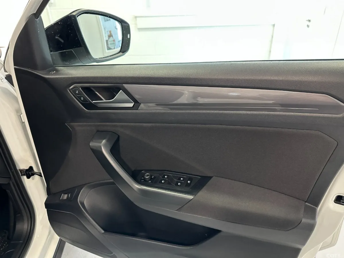 Volkswagen T-Roc SUV, Diesel, 2021, White