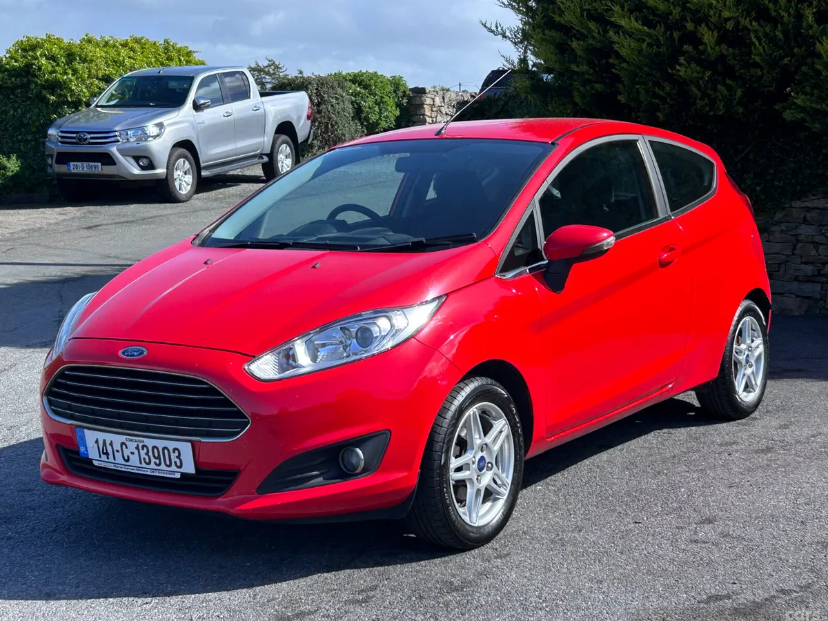 Ford Fiesta Hatchback, Petrol, 2014, Red