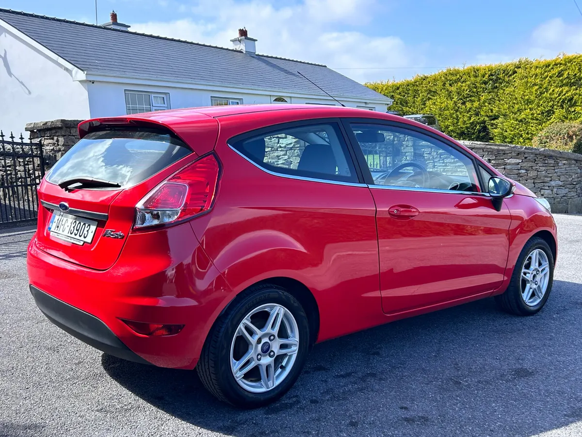 Ford Fiesta Hatchback, Petrol, 2014, Red