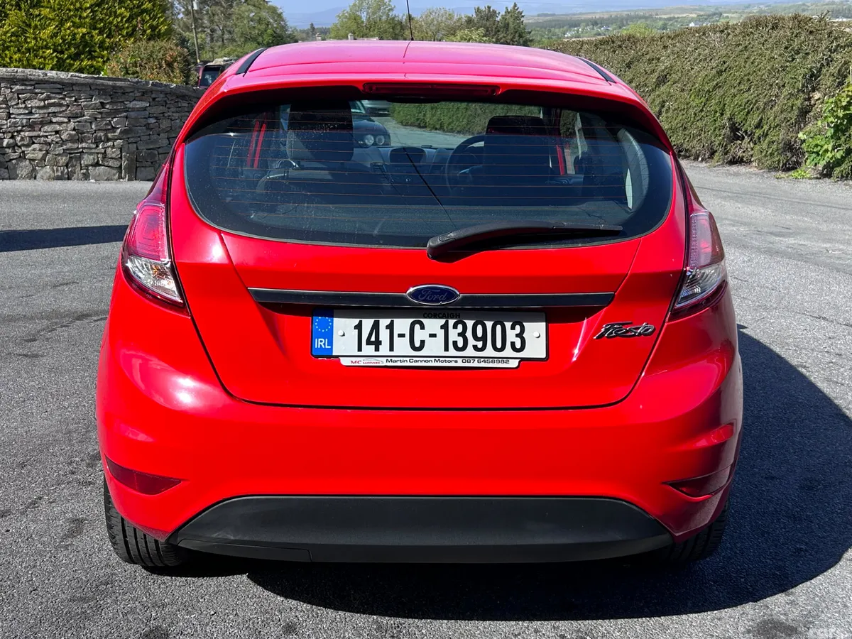 Ford Fiesta Hatchback, Petrol, 2014, Red
