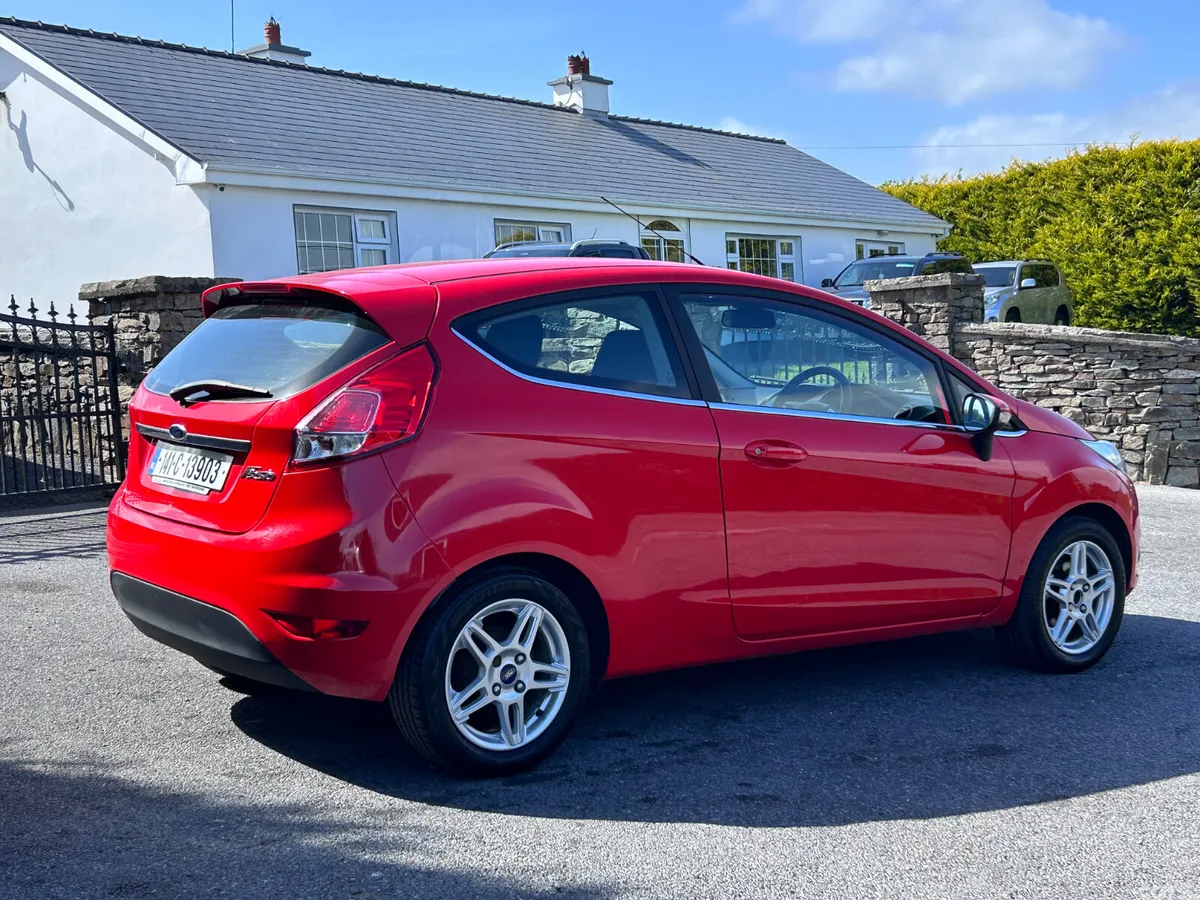 Ford Fiesta Hatchback, Petrol, 2014, Red