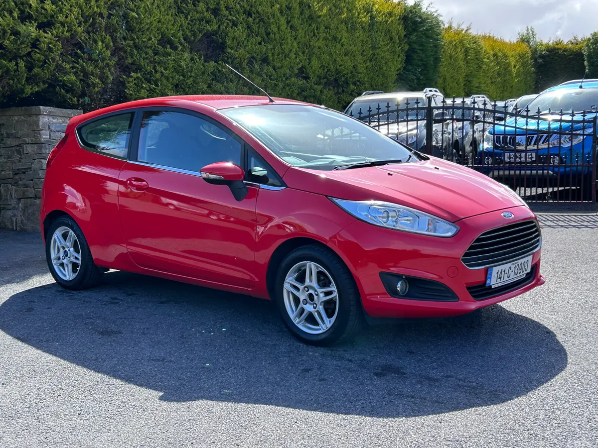Ford Fiesta Hatchback, Petrol, 2014, Red