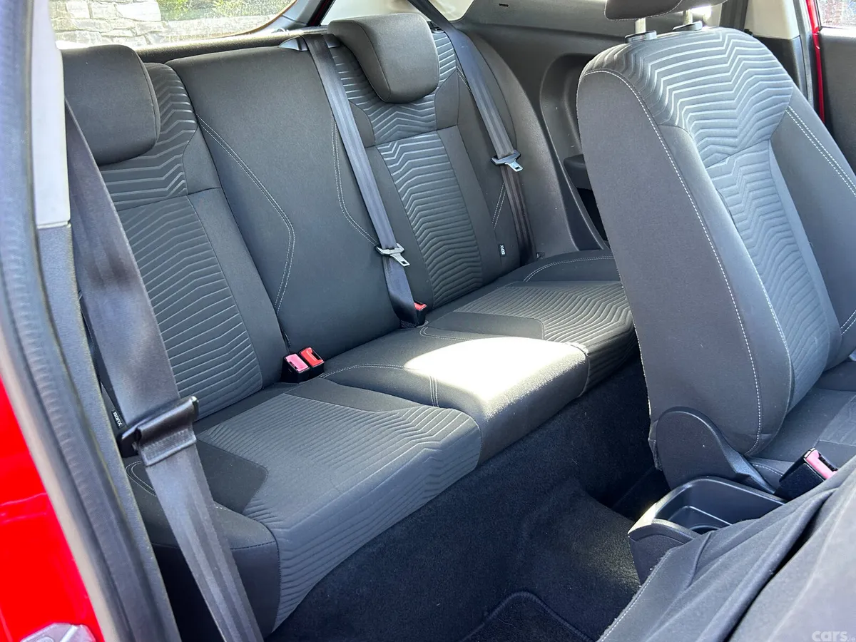Ford Fiesta Hatchback, Petrol, 2014, Red