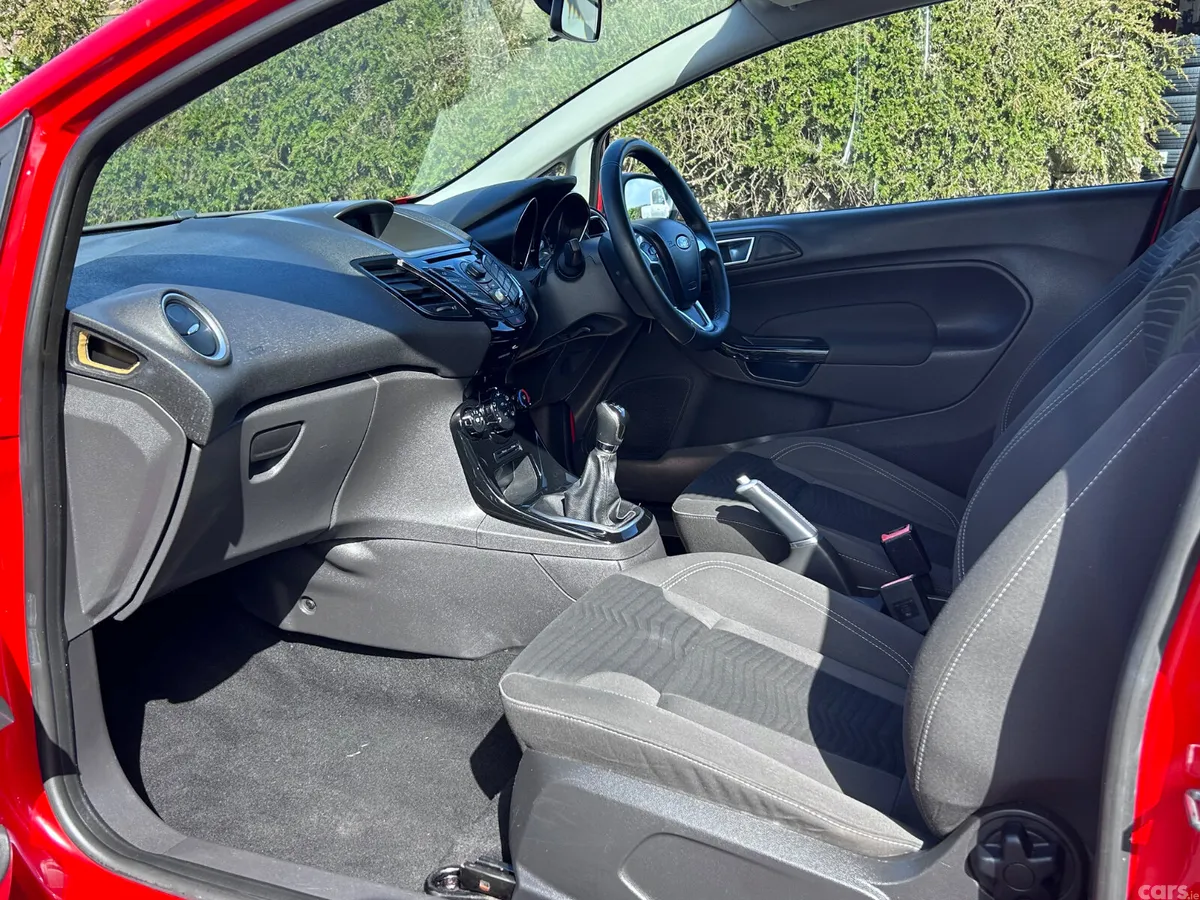 Ford Fiesta Hatchback, Petrol, 2014, Red