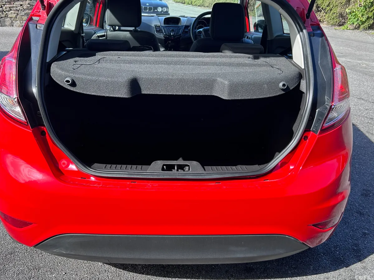 Ford Fiesta Hatchback, Petrol, 2014, Red