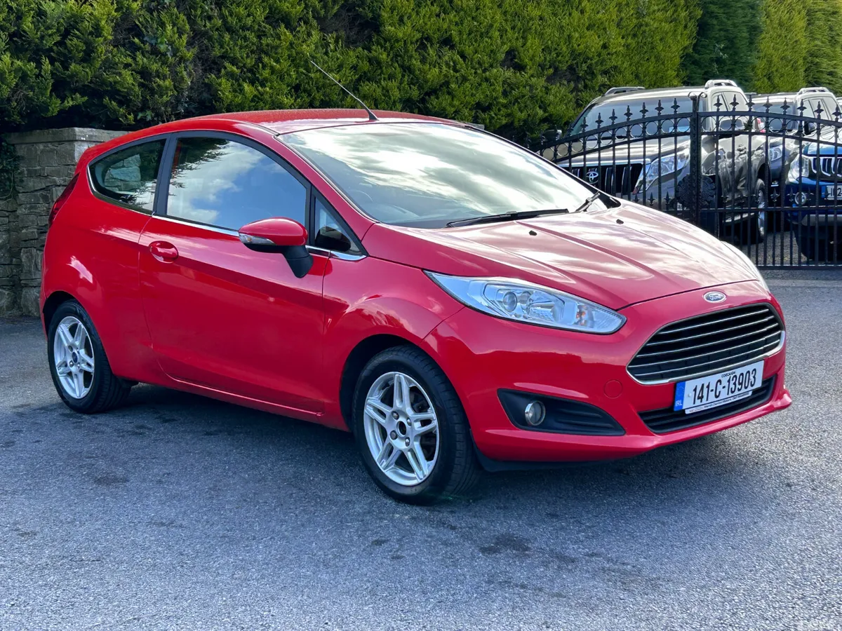 Ford Fiesta Hatchback, Petrol, 2014, Red