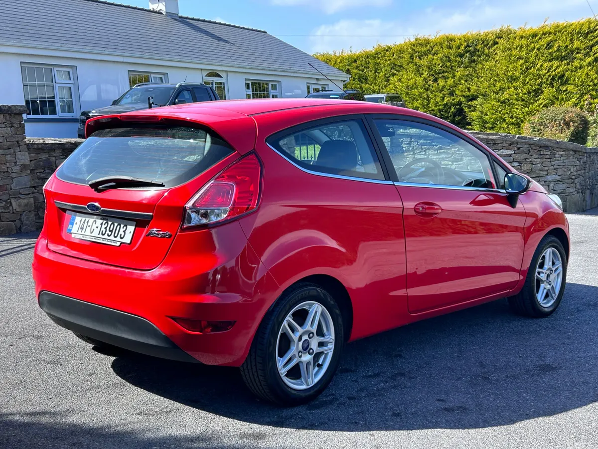 Ford Fiesta Hatchback, Petrol, 2014, Red
