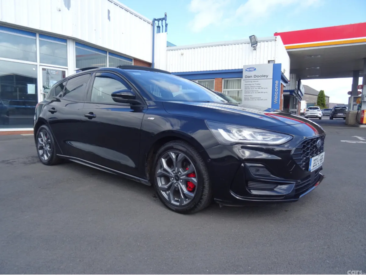 Ford Focus Hatchback, Petrol Hybrid, 2023, Black