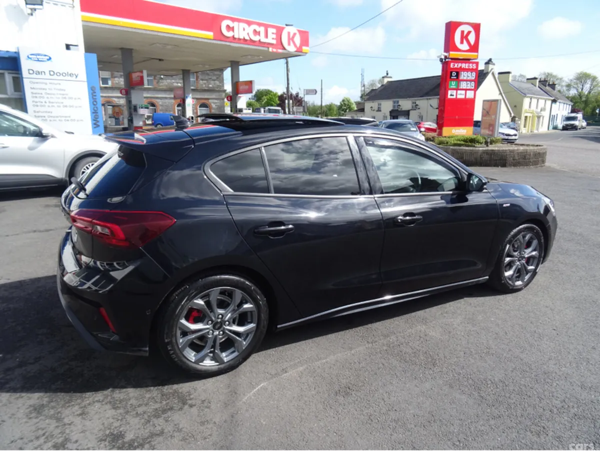 Ford Focus Hatchback, Petrol Hybrid, 2023, Black