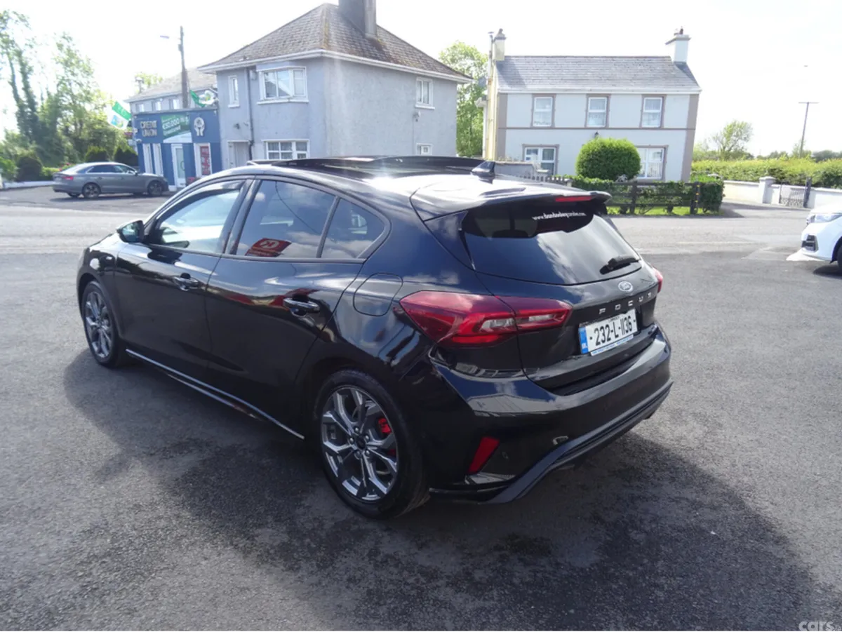 Ford Focus Hatchback, Petrol Hybrid, 2023, Black