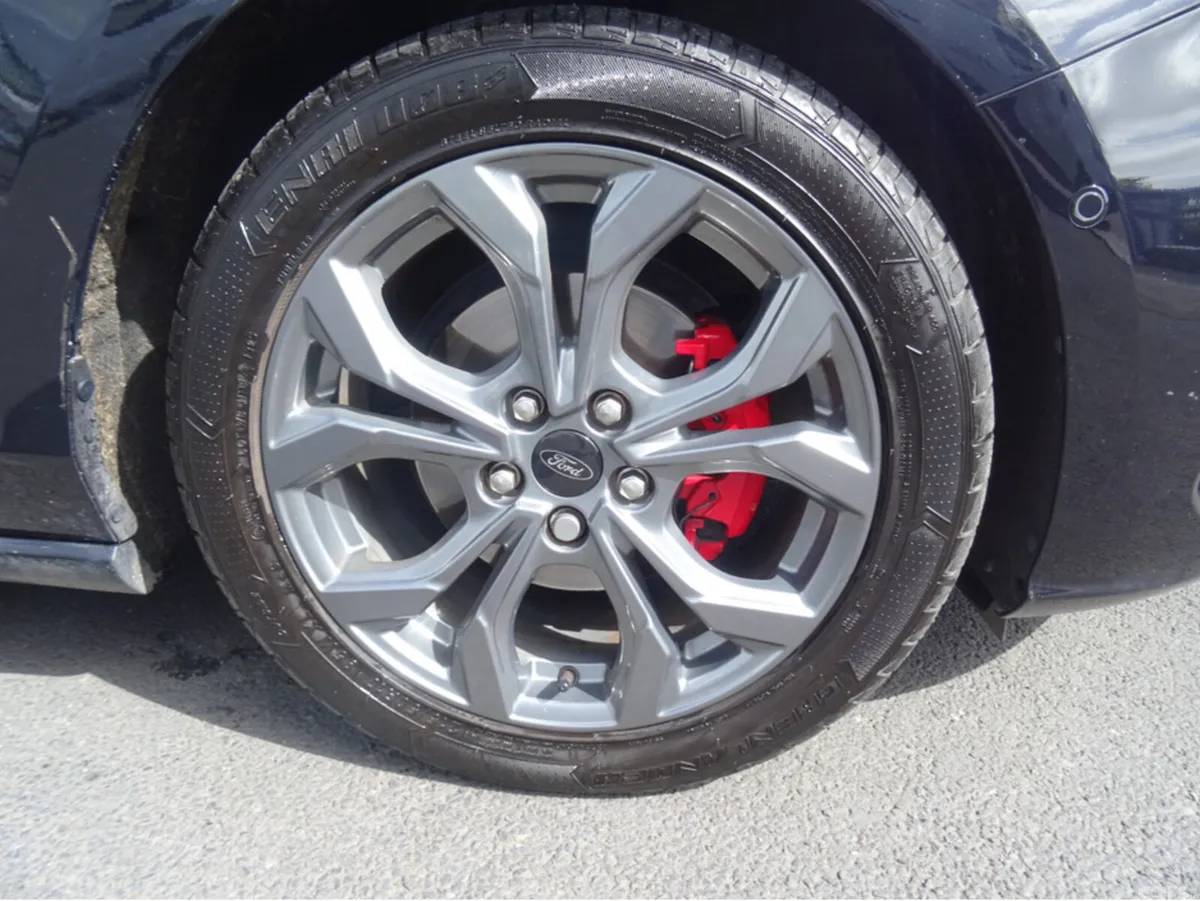 Ford Focus Hatchback, Petrol Hybrid, 2023, Black