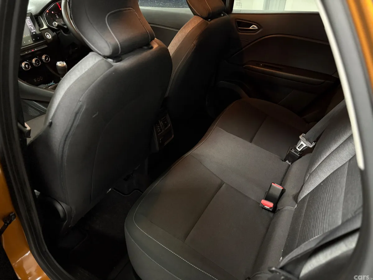 Renault Captur Hatchback, Diesel, 2021, Orange
