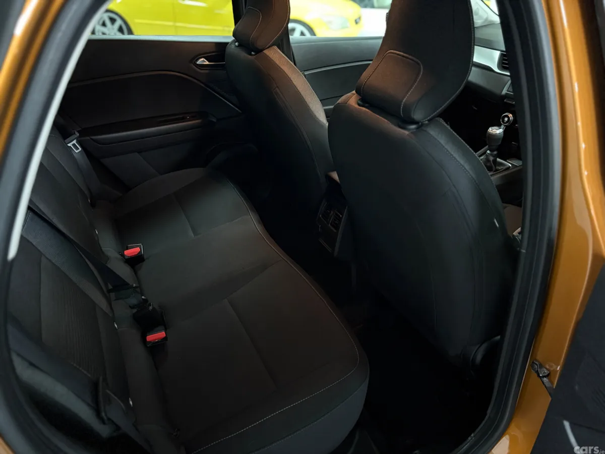 Renault Captur Hatchback, Diesel, 2021, Orange