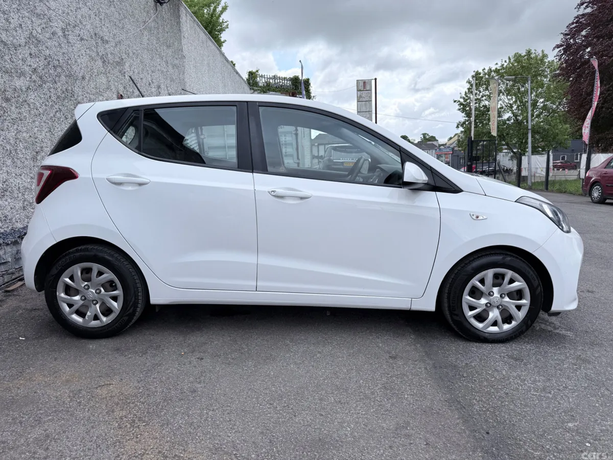 Hyundai i10 Hatchback, Petrol, 2017, White