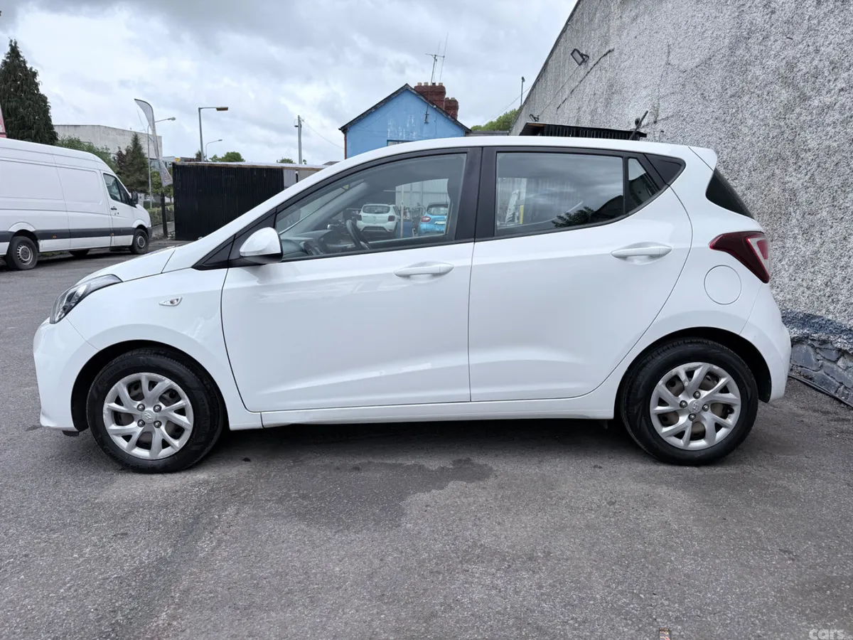 Hyundai i10 Hatchback, Petrol, 2017, White