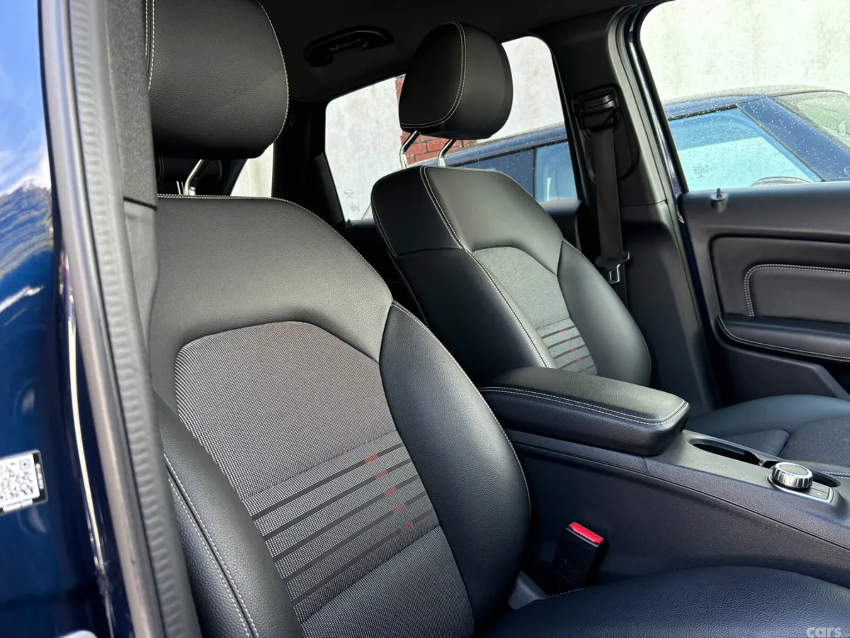 Mercedes-Benz B-Class MPV, Petrol, 2017, Blue