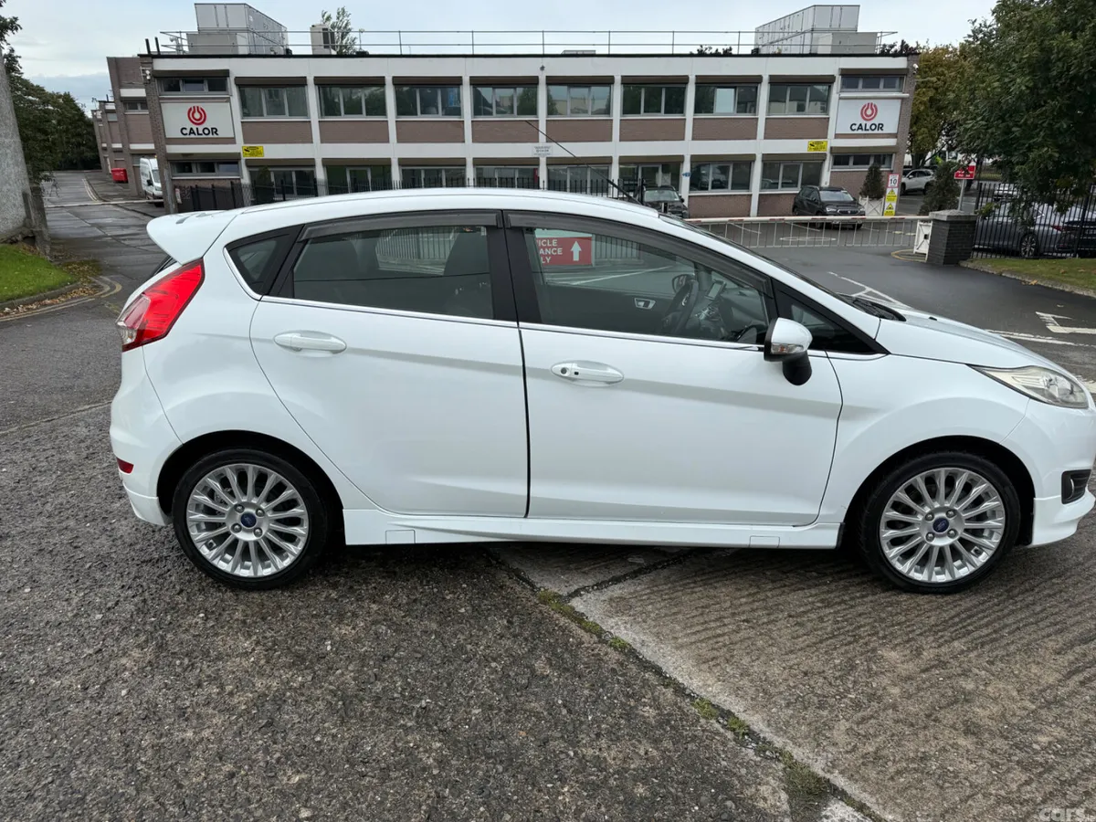 Ford Fiesta Hatchback, Petrol, 2014, White