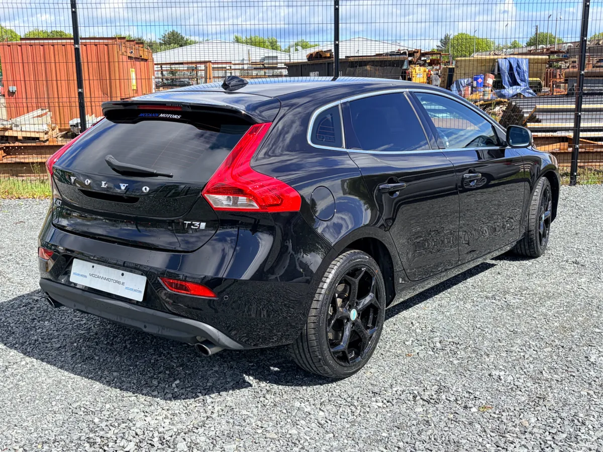 Volvo V40 Hatchback, Petrol, 2018, Black