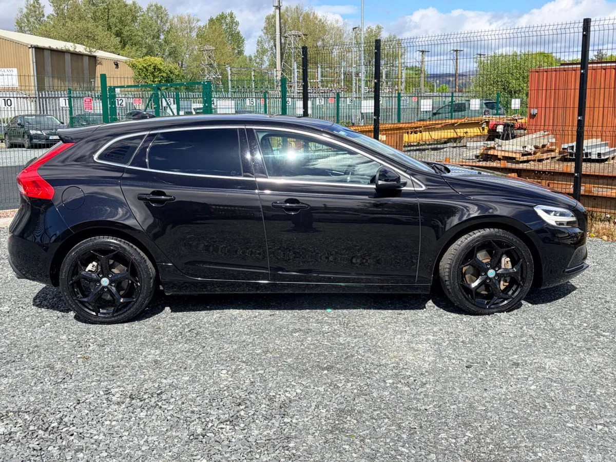 Volvo V40 Hatchback, Petrol, 2018, Black